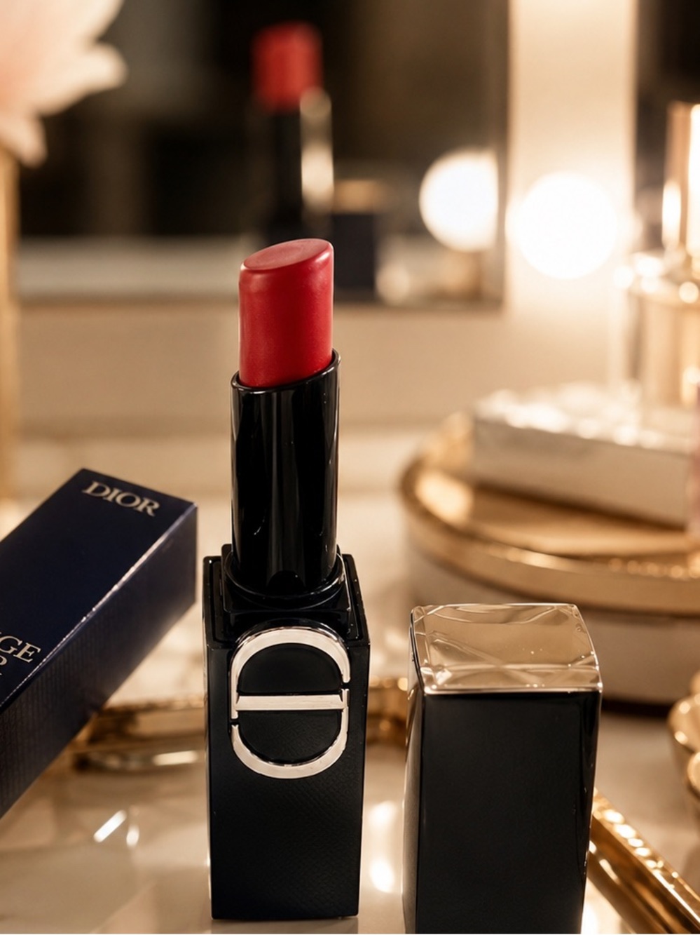 Dior Rouge Dior On Stage Red Lipstick 

ROUGE DIOR ON STAGE
550
RED SHOCK
SHINE